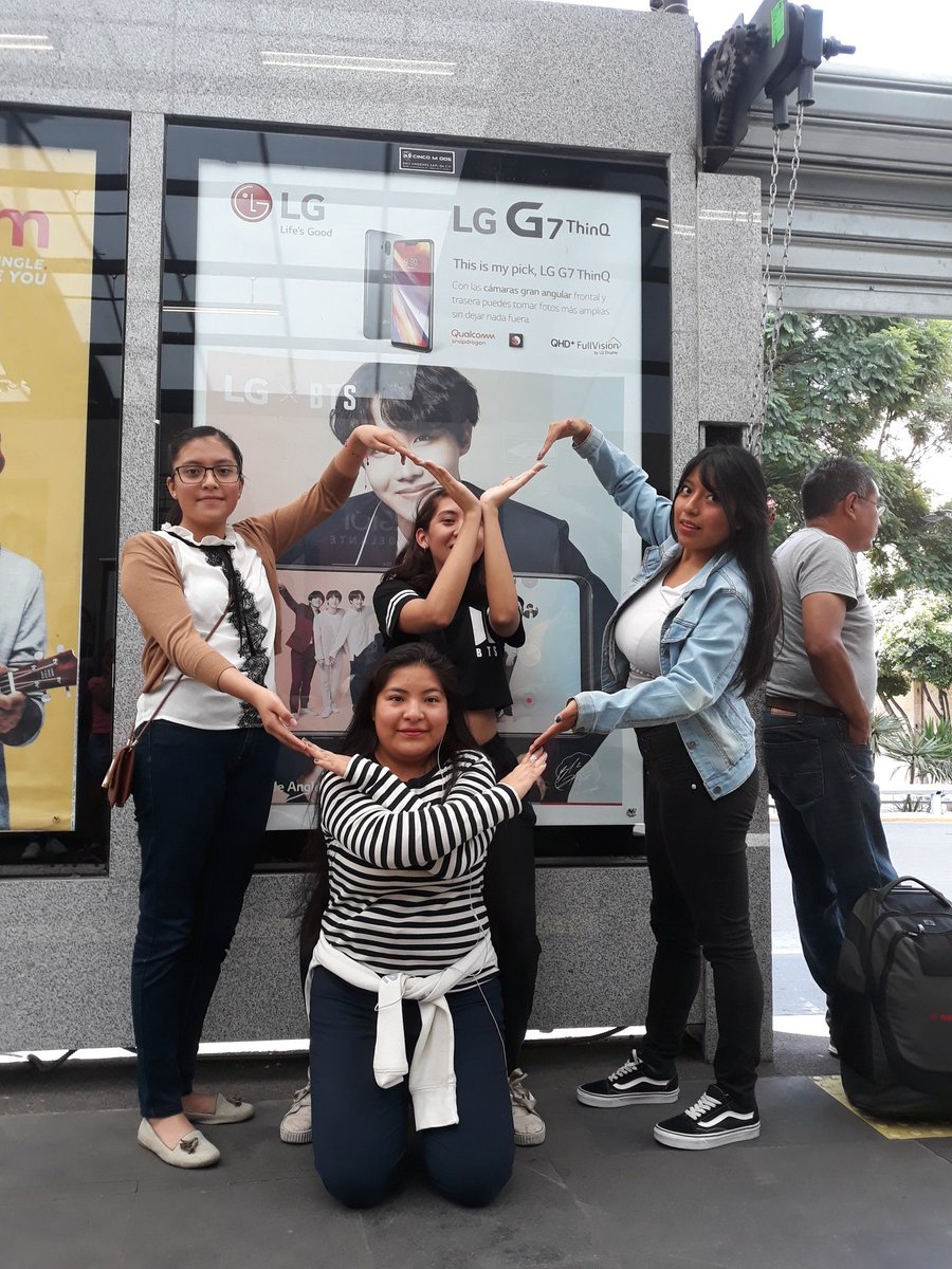 Monse45925088's tweet photo. @lgmobileMX @lgmobileMX 
#LGXBTS 
#BienPensadoBTS 
Reto:5
Con mis amigas!!!!!! https://t.co/Hq3x18kHrI