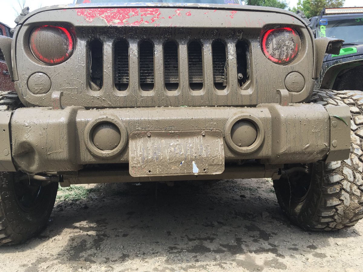 JkAnchorr's tweet photo. Muddy anchor #jeep #jeepher #girlswheeltoo #phoenixoffroad #ohiojeep https://t.co/hP8MTXcU4K
