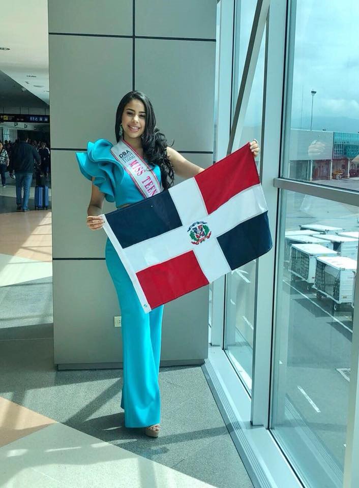 DiarioLibre's tweet photo. Miss Teen RD llega a El Salvador confiada en llevarse la corona a su país https://t.co/9oVzAOSCKI #DL #DiarioLibre #Revista https://t.co/KnwO4jJqch