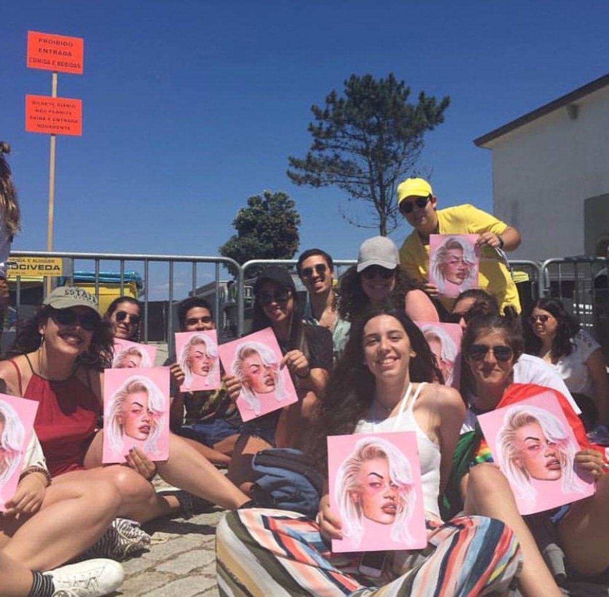 RitaOra's tweet photo. Portugal ❤️❤️❤️ https://t.co/Mkjl6vaXNp