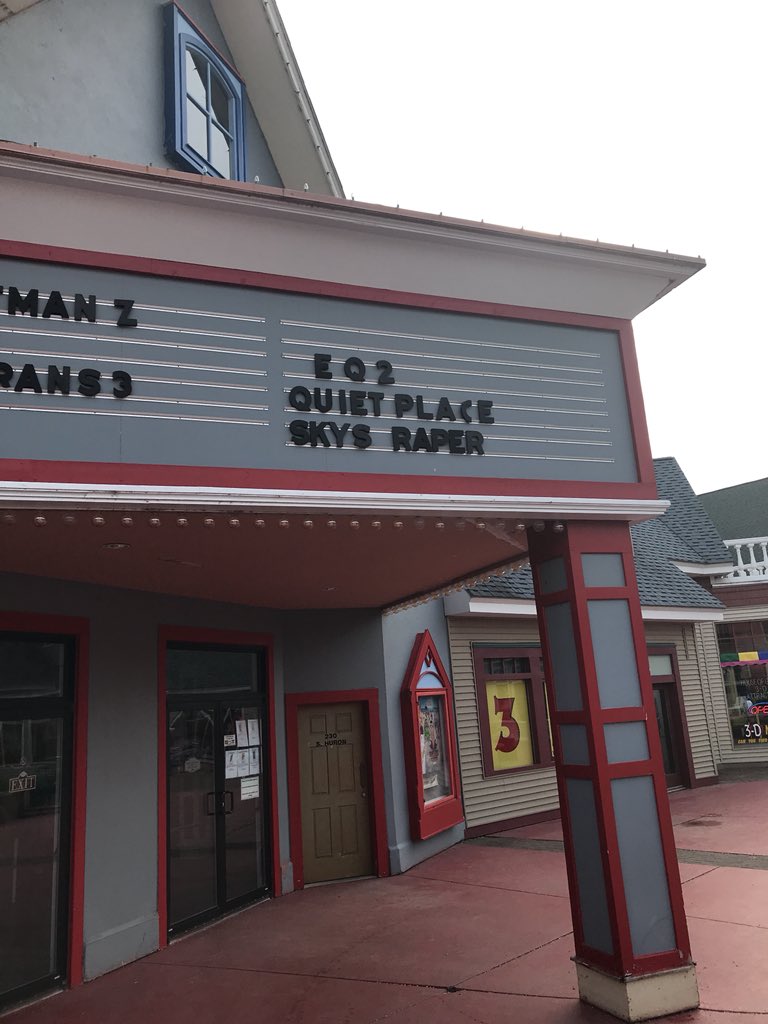 mattwinter34's tweet photo. @jimmyfallon Mackinac City, MI movie theater.... https://t.co/sFWMN91HUB