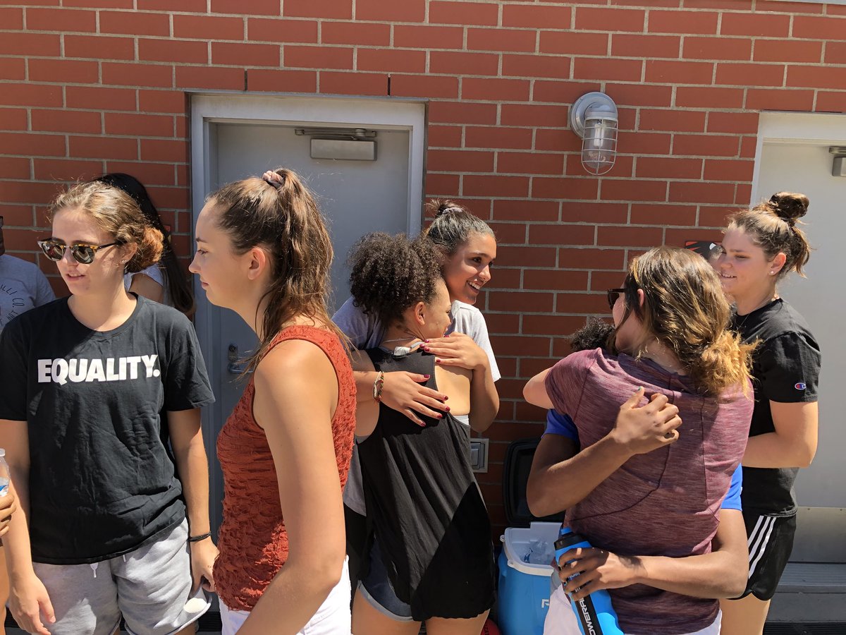 JoddieGleason's tweet photo. First time we are all on campus TOGETHER! @su_wbb @GoSeattleU Great day in the #PNW ☀️😎👏🏼#TogetherWeSoar #sisters https://t.co/qpBkPElaUx