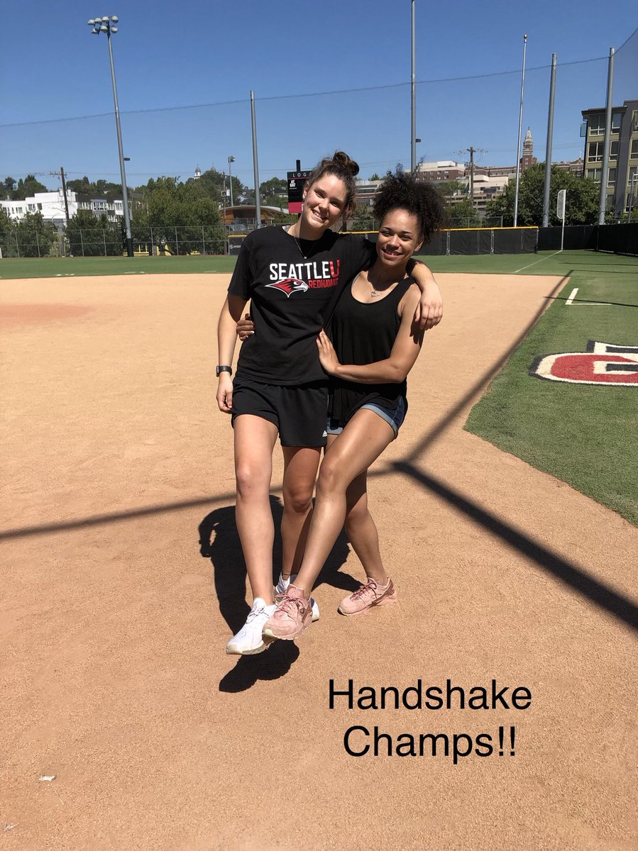JoddieGleason's tweet photo. First time we are all on campus TOGETHER! @su_wbb @GoSeattleU Great day in the #PNW ☀️😎👏🏼#TogetherWeSoar #sisters https://t.co/qpBkPElaUx