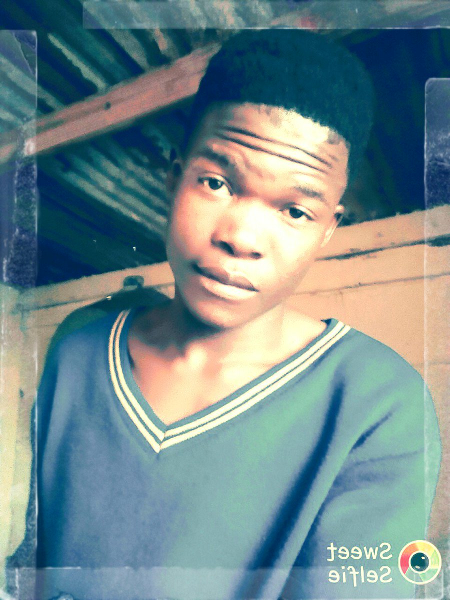 nazo_mbele's tweet photo. Guys just looked those photos an tell me hw do I look https://t.co/iyB4JeTk59