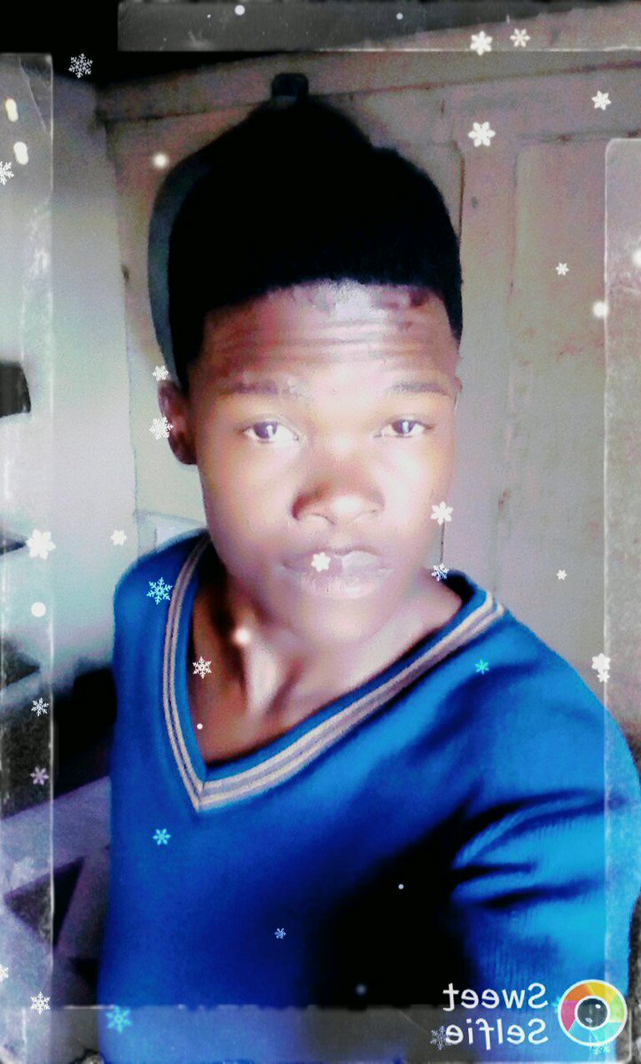 nazo_mbele's tweet photo. Guys just looked those photos an tell me hw do I look https://t.co/iyB4JeTk59