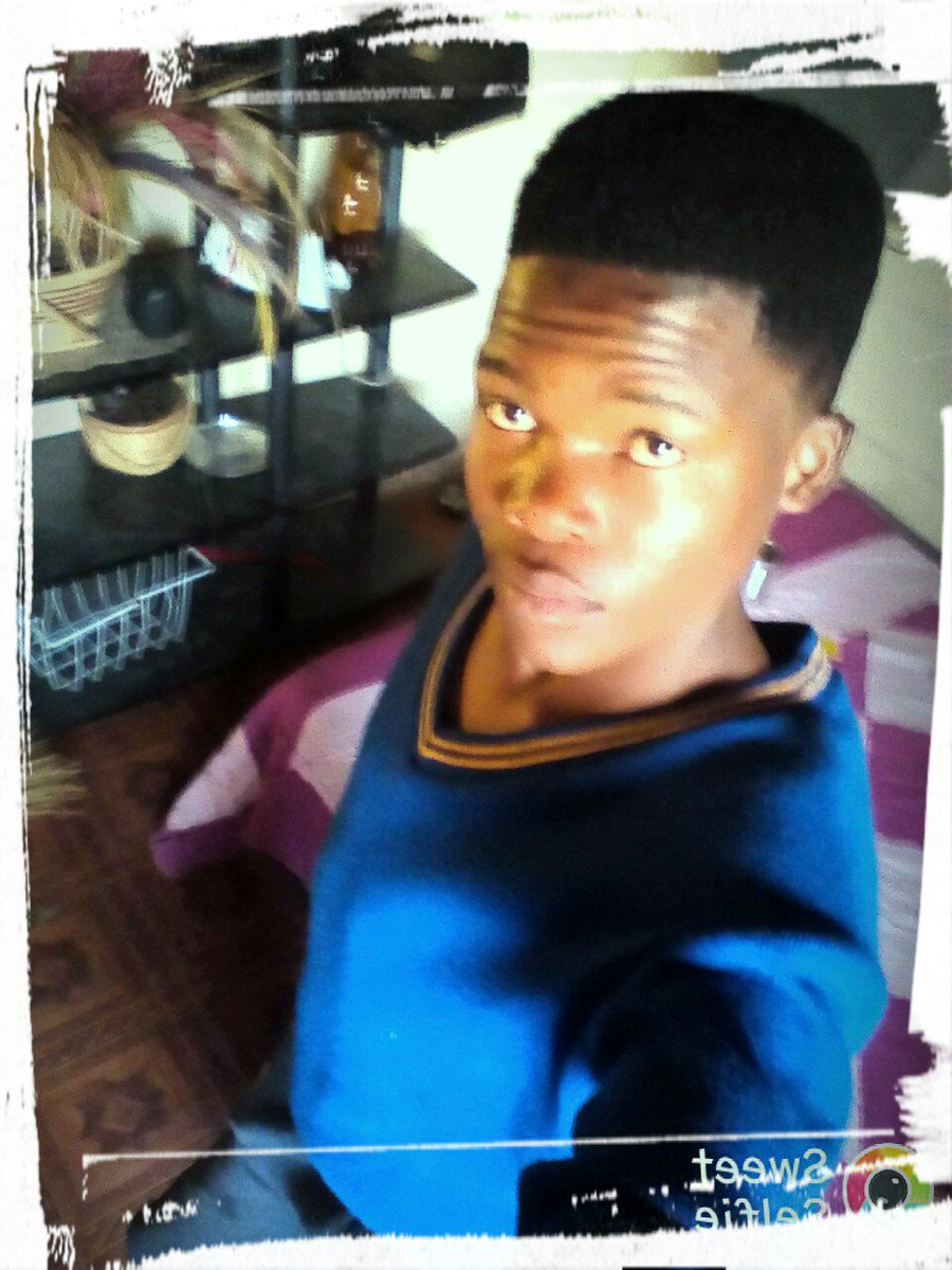 nazo_mbele's tweet photo. Guys just looked those photos an tell me hw do I look https://t.co/iyB4JeTk59