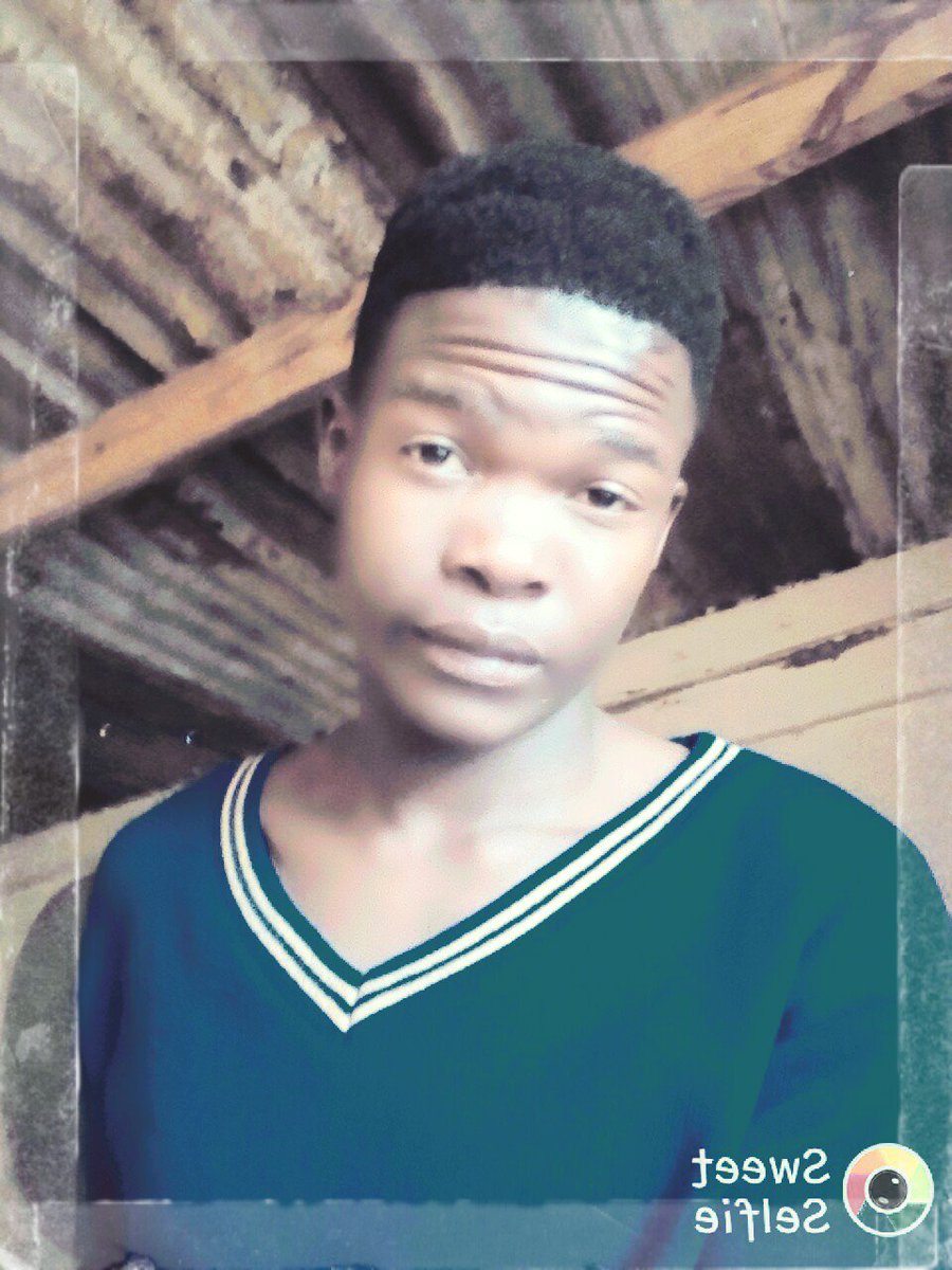 nazo_mbele's tweet photo. Guys just looked those photos an tell me hw do I look https://t.co/iyB4JeTk59