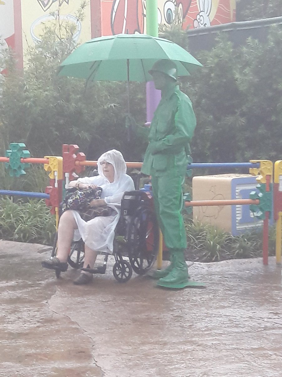 kaltxibabe's tweet photo. #CastCompliment @WDWToday I just want to say to which ever Green Army Man this was, this is the sweetest thing I've ever seen. He's been out here for the past 10 minutes holding his umbrella over both him and this lady, chatting up a storm. This warmed my heart on this muggy day. https://t.co/ngUaOfQU0I