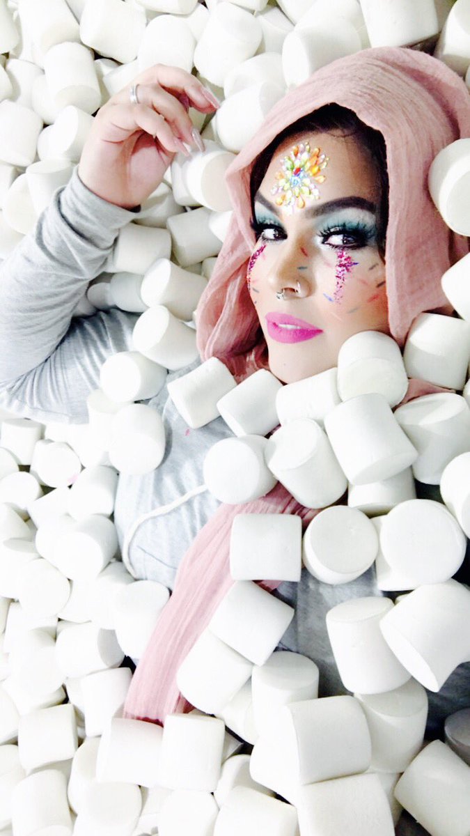 Zay__Beauty's tweet photo. CANDYTOPIA wasn't ready for me. 🍭🍬🌈 https://t.co/IM4mqTYIuE
