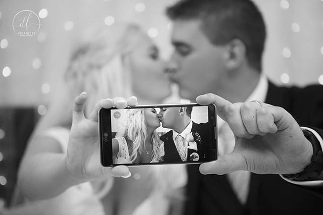 MyWeddingGuide's tweet photo. Very creative @dreamlife_auckland 👏🏻
Congratulations Tara and Dean on your beautiful wedding day.
.
.
.
#MyWeddingGuide #PicOfTheDay #DreamlifeAuckland #WeddingPhotography #WeddingPhotography #CreativeWeddingPics #WeddingInspo https://t.co/0ZlmalFjVx https://t.co/J7cenuq85c
