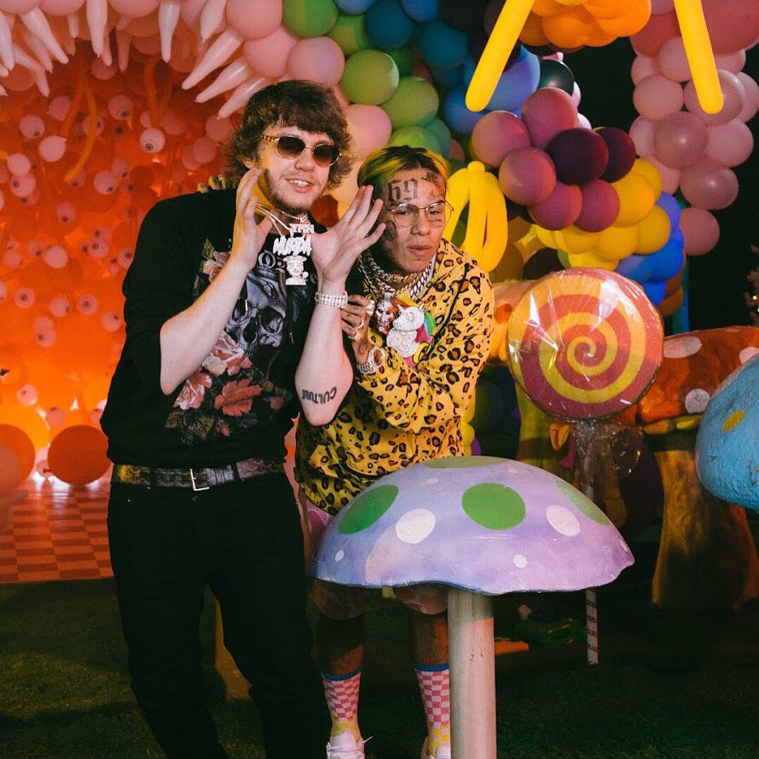 murdabeatz's tweet photo. FEFE OUT NOW 💕💕💕💕💕🔫 https://t.co/S3G96yWSnk