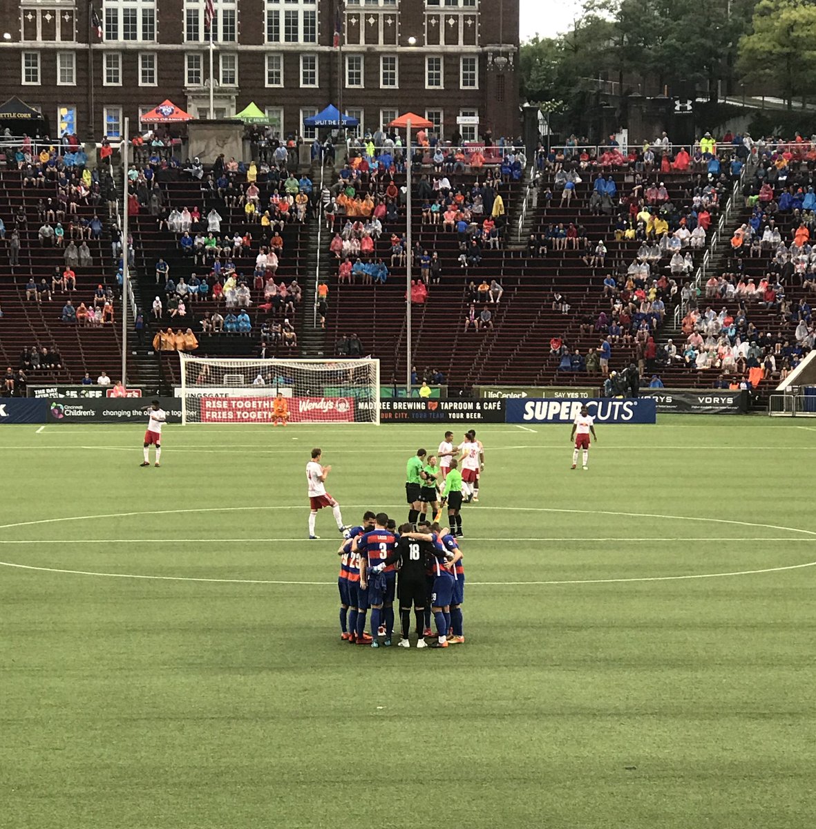 queencitymafia's tweet photo. It's raining, it's pouring, FC|C is scoring. We put two in, we're going to win, three points in the morning! #FCCincy #USL #BeatRedBulls
🌧☔️ 🥅 ⚽️⚽️ ✔️ 3️⃣⏺🌅 https://t.co/PqlOhol46s