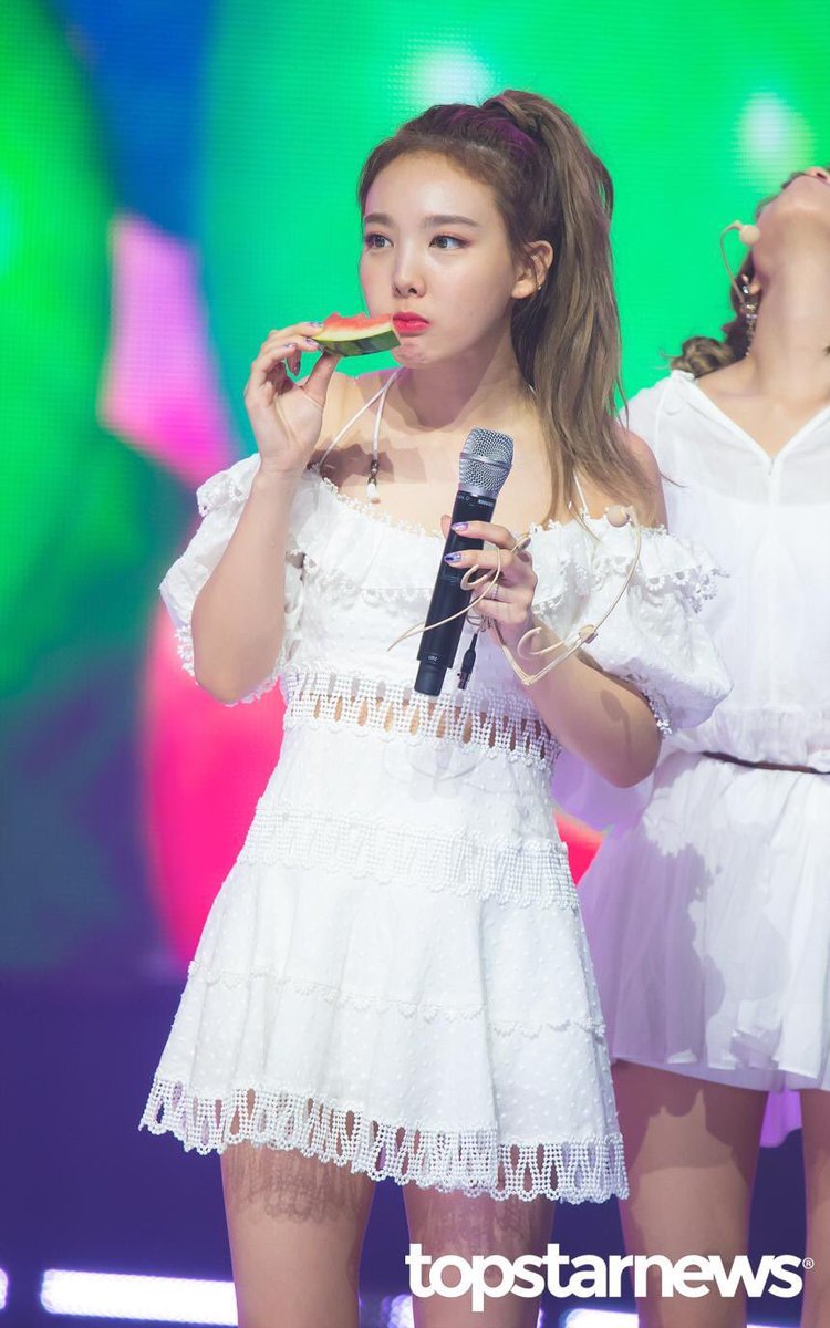 visualnayeons's tweet photo. https://t.co/Oat7xeKLnQ