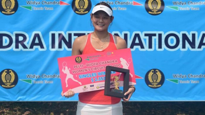 Arianne Hartono hasn't lost a singles match since March 17 after capturing the singles title on the heels of her third doubles title this week in Indonesia. 

📰 rebs.us/PXJh30l44X3 

#HottyToddy #RebsOnTour