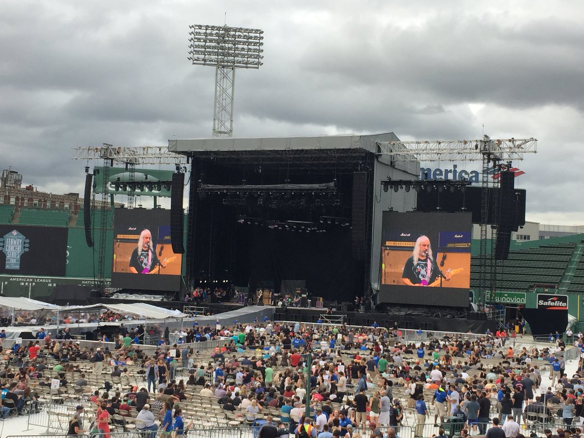 Dinosaur Jr at Fenway Park

<a href="/foofighters/">Foo Fighters</a>