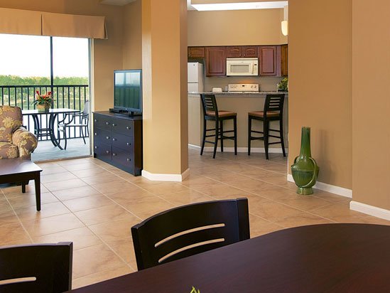 WQ_Orlando's tweet photo. Our spacious 2 and 3 bedroom suites makes more room for more family and memories. https://t.co/3fiquOEdQf