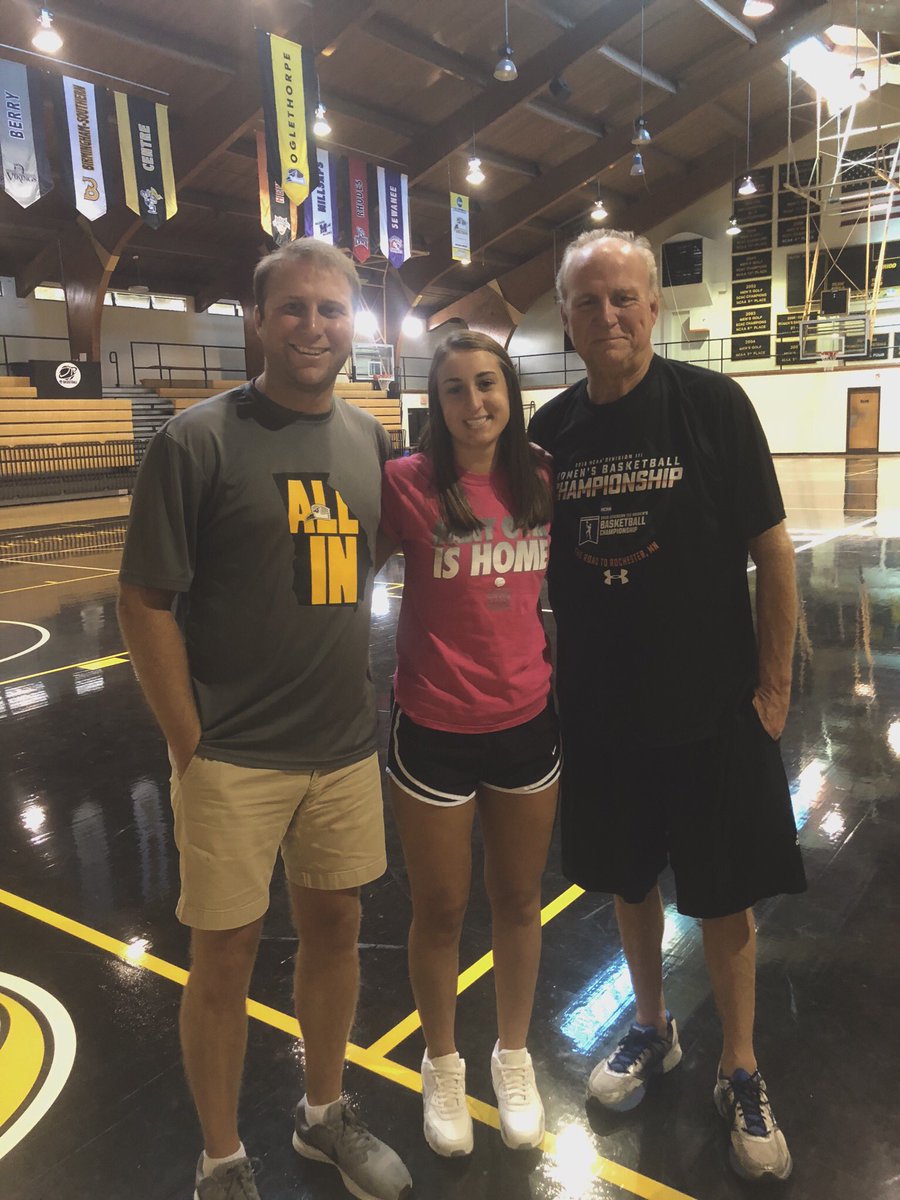 amyyvazquezz's tweet photo. Thank you Coach Richey for hosting me at Oglethorpe and showing me the beautiful campus! Had a great visit!🏀 https://t.co/2lYhLwZm3a