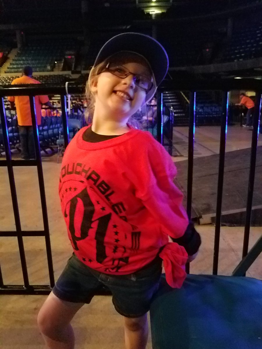 KasySwickard's tweet photo. Ready to see her crush #WWESpringfield https://t.co/bgamVdFBsE