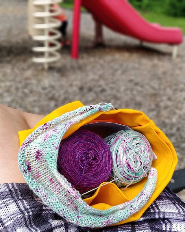 JustRunKnit's tweet photo. Sunday vibes. ☀️😎 My crew ran/biked to a playground and I am enjoying knitting in the shade with a cool breeze while the kids play away. I love the speckle on this @beewefibers Beach Wedding colorway, and can't wait to get to the marled stripe to see… https://t.co/Bf1SpglfCj https://t.co/eDYU72srUS