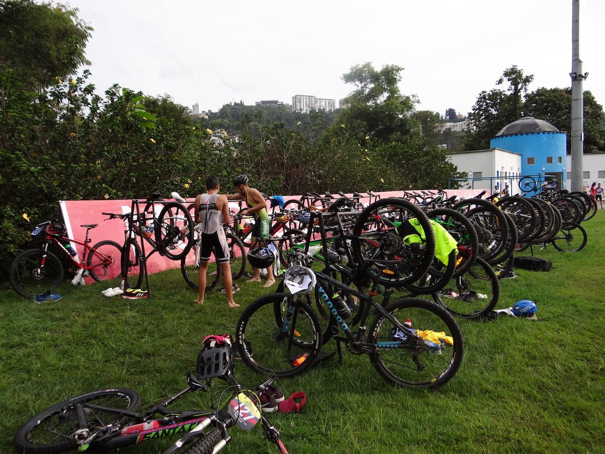 aceballosm's tweet photo. Algunas imágenes del X-Terra del Eje Cafetero. Gran organización, cumplidos con el tiempo, hidratación, buena participación. ¡¡¡ Gracias a Todos !!! @udecaldas @margaralaverde @tricaldas #DiegoVallejo #ComplejoAcuaticoManizales @aguasmzl #CELEMA https://t.co/G6045ksIsb