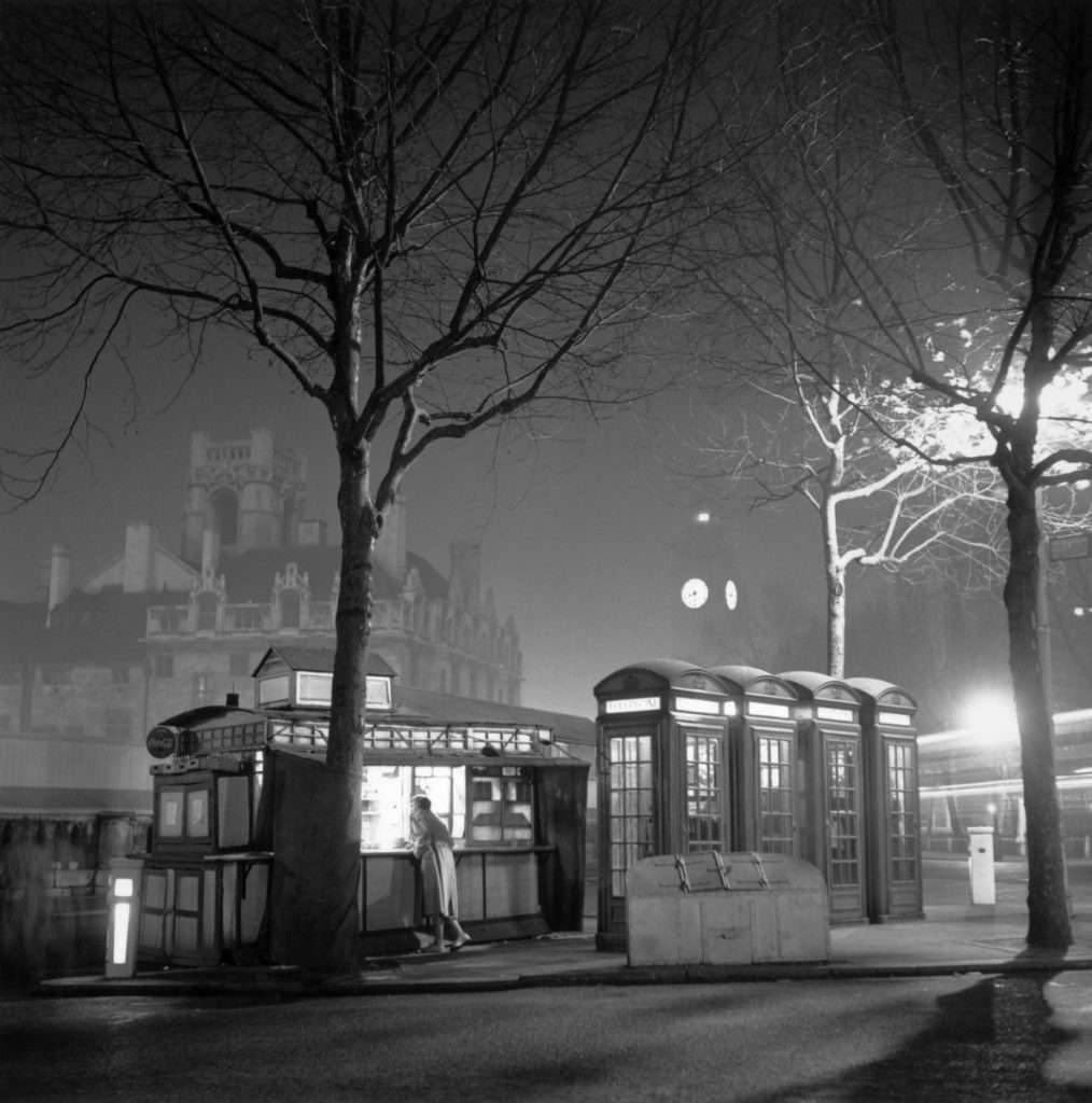 stjohnsphoto's tweet photo. Charles Hewitt #photography 
Night Time Coffee, London, 1952 https://t.co/edkXI5jWto
