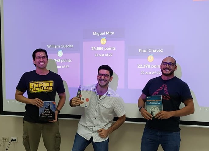WilliamGuedesK's tweet photo. Excelente prueba de código de ética del PMI #MGP13 con el maestro @alfarm1101 gracias por los libros para el podio! @ESPAE https://t.co/AklTTPO4TH