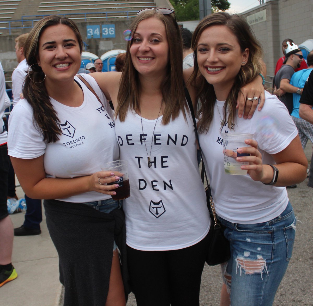TFCLeafnation's tweet photo. Pics from yesterdays #beergarden @TOwolfpack #RunWithThePack @RochdaleHornets #BackTheTeamIn2018 #teamhornets πΊπ @TLCRF80mins #RugbyLeagueAdventures. https://t.co/RmUiFLMMak