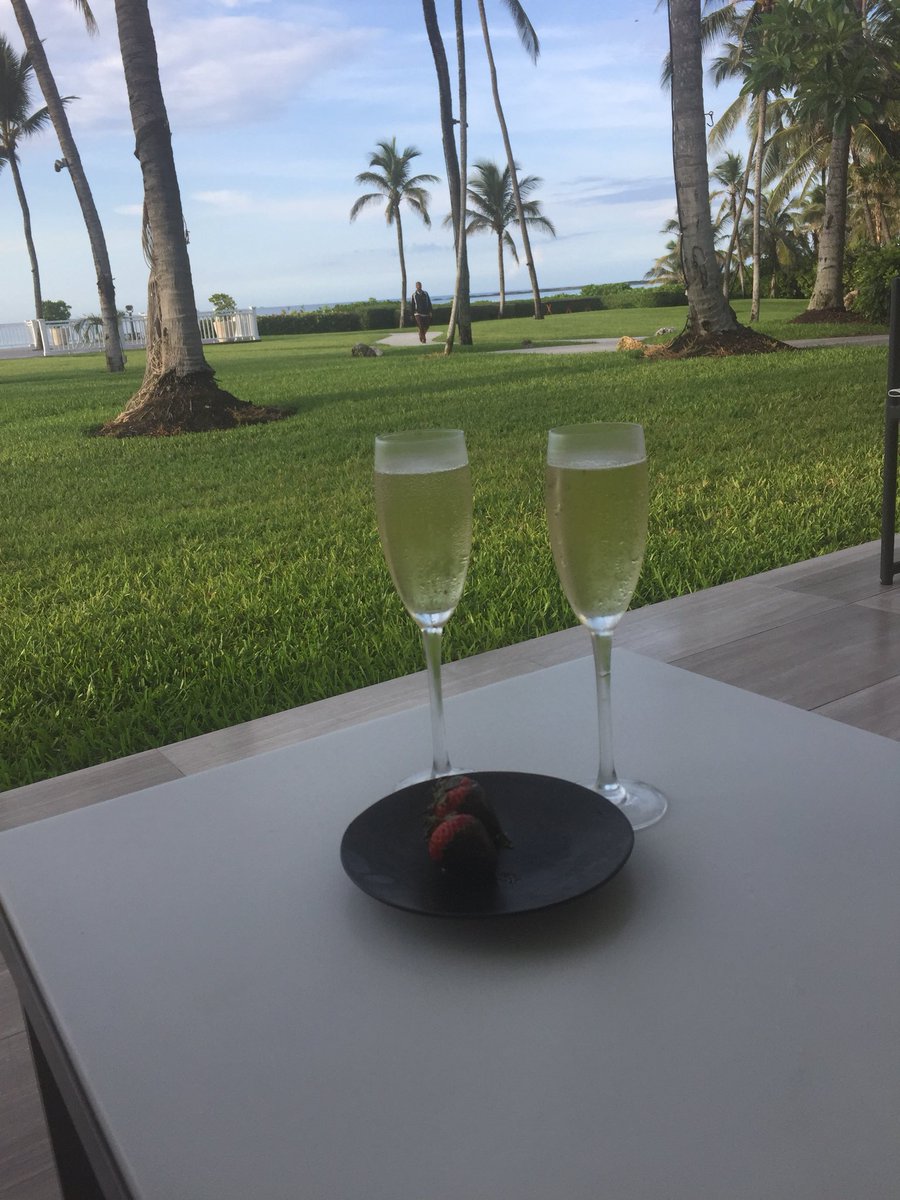 Veruka7salt's tweet image. They’re not #smucci 🍓 but that’s ok 🥂 #2us #oneandonly #vacay
