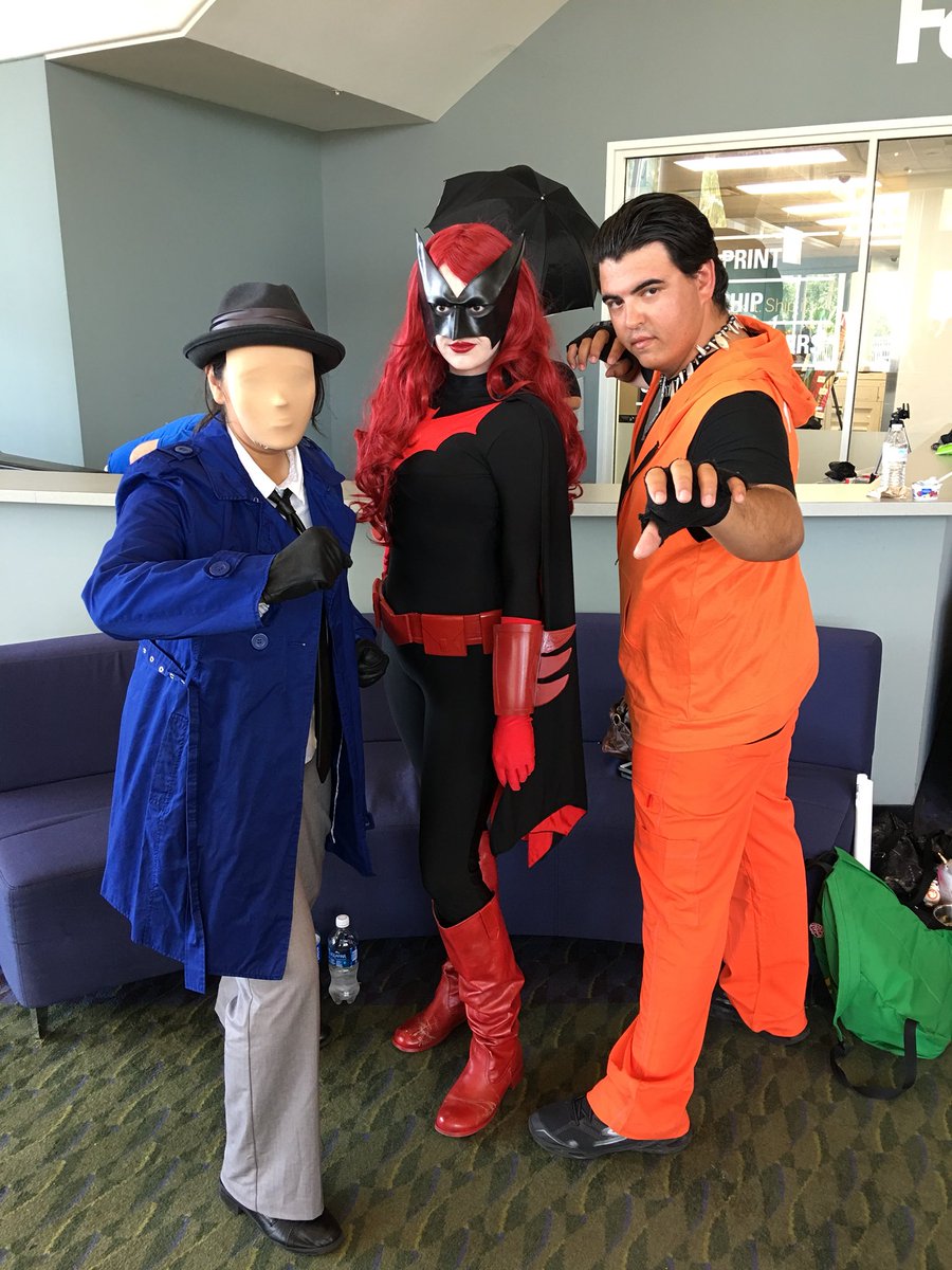 gaymerdee's tweet photo. #dclegends #sweepstakes of me @emilogg and @KendallAntigone as #thequestion #vixen #genderbend and #Batwoman last year at #megacon2017 #dc #comics #cosplay https://t.co/2KjVPhKw5A