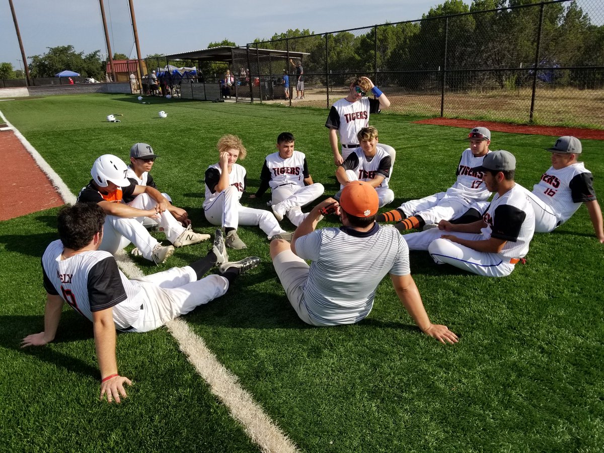 Tfranco78613's tweet photo. #leanderbaseball go 6-0 on the weekend 🐯⚾️😎 https://t.co/kv7wfSJI48