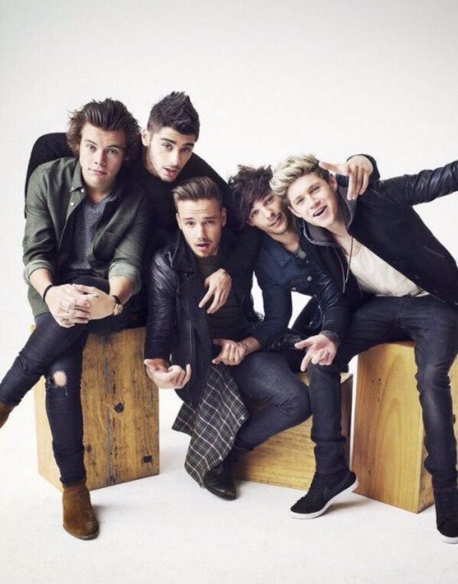 1D_Louis_h's tweet image. 8years Anniversary 🎈🌈

ほんまにこの5人と同じ世紀(?)に生まれてこれてめっちゃ幸せ！
今は4人やけど5人がおったから辛いときも乗り越えれたし幸せな気持ちになれた
もうほんまに世界で1番大好きなグループ
ありがとう🙏🏽💜

 #8YearsOfOneDirection
#8YearsOfOneDirectionFromJapan