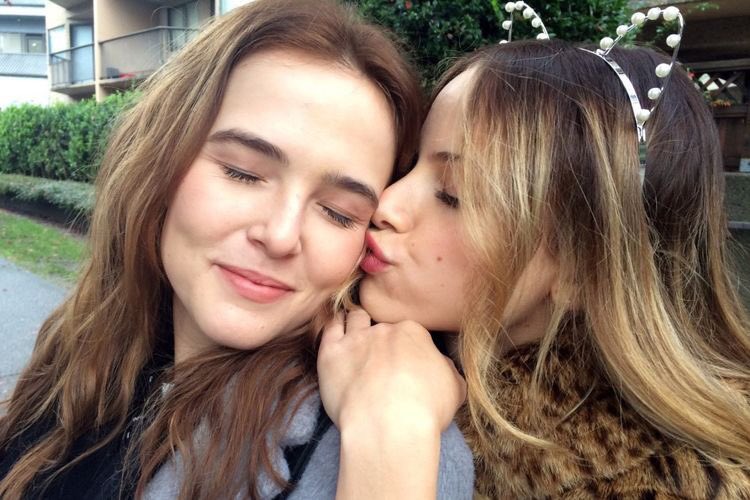 ameIiabanner's tweet photo. soulmates aren’t just lovers, i love you, R. Happy #FriendsWeek https://t.co/uI85CJEQWc