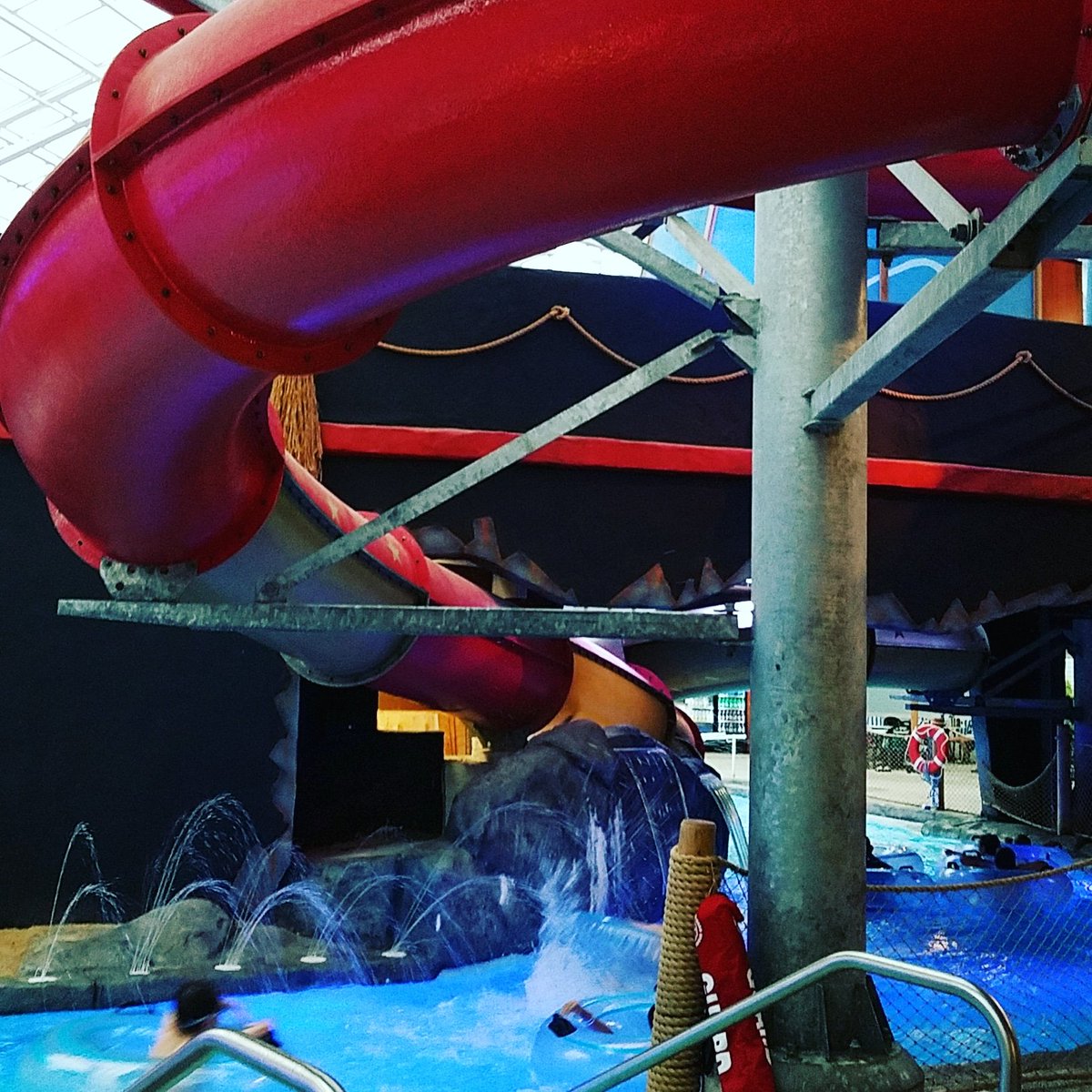 reefdaarab's tweet photo. Indoor water park https://t.co/gQ4V7tNZc1