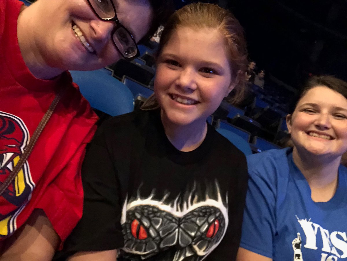 bbycks98's tweet photo. #WWESpringfield girls date https://t.co/PZqvWZ8WBj