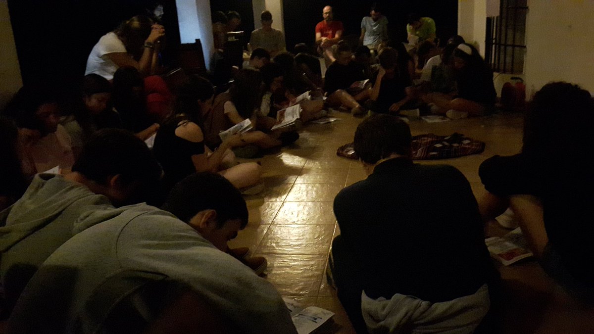 convimarcha's tweet image. Terminamos el día incorporando lo revolucionario de Marcelino a nuestras vidas, viviendo desde la pasión por Dios y la compasión por los demás. En unas gafas, nos comprometemos a ver con la graduación de "la ternura de Dios.@GVXAlicante @GVXMurcia @MaristasCt @GVXvalencia