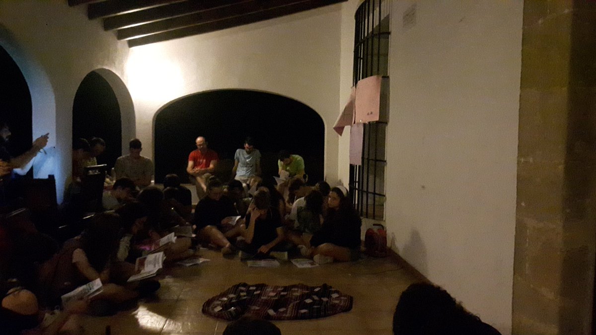 convimarcha's tweet image. Terminamos el día incorporando lo revolucionario de Marcelino a nuestras vidas, viviendo desde la pasión por Dios y la compasión por los demás. En unas gafas, nos comprometemos a ver con la graduación de "la ternura de Dios.@GVXAlicante @GVXMurcia @MaristasCt @GVXvalencia