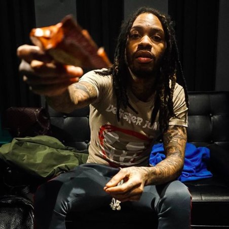 thefader's tweet photo. Did you know @valee builds fish tanks? https://t.co/pu2Gaiwovh https://t.co/C7iD9VXNQk