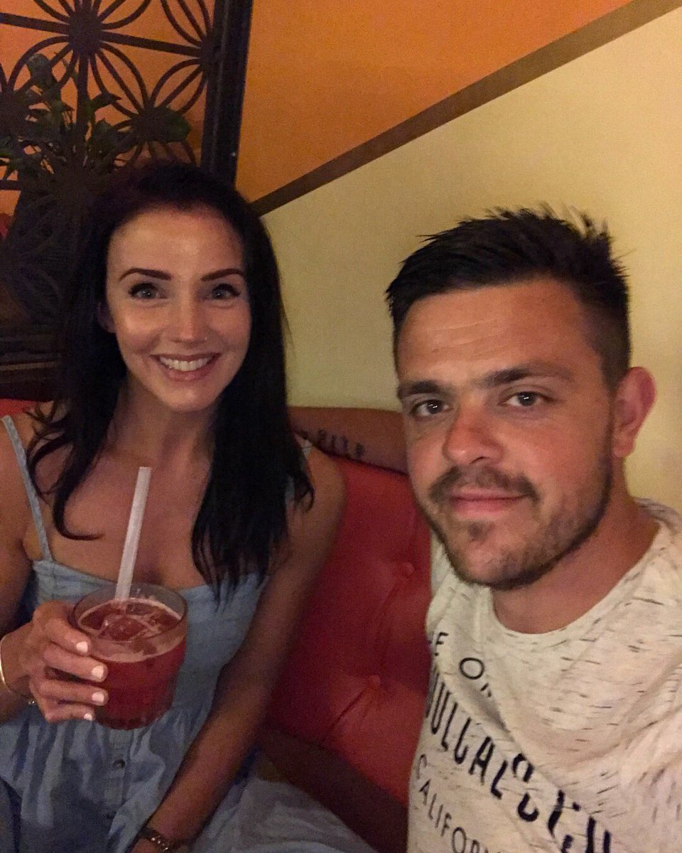 JustJonesy_8's tweet photo. Drinking on a school night! #naughtypeople https://t.co/LaddKtaakS