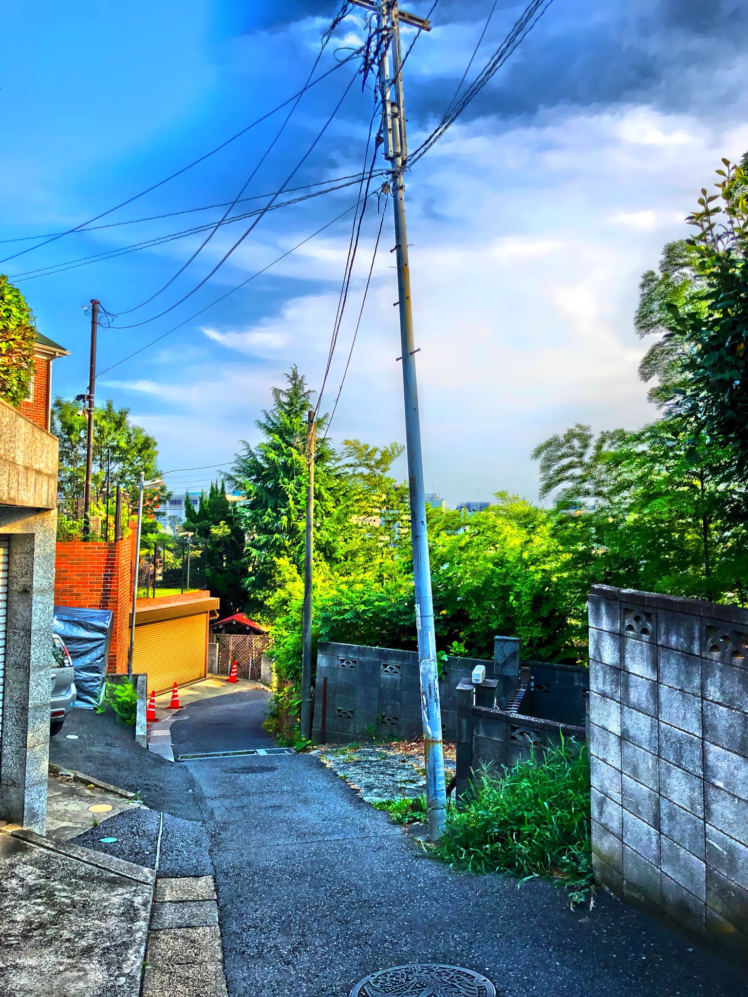 けんい Fotorというカメラアプリで普通の風景を撮ってみたら新海誠作品のようになりました 新海誠 Fotor T Co Lqassprjix Twitter