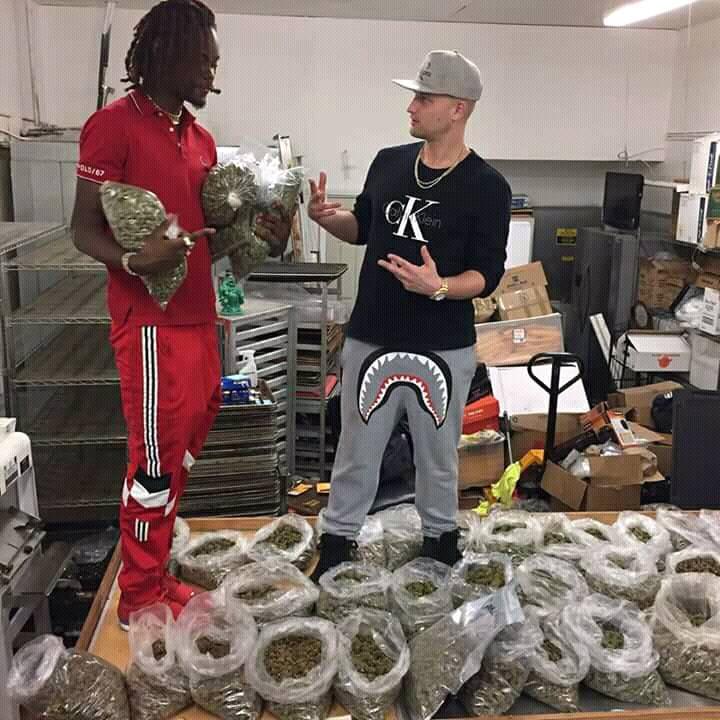 john19093294's tweet image. order weed today and get it at affordable price and from a reliable plug fast,legit ans discreet in delivery. delivery is done one hunet in USA, CANADA, AUSTRALIA AND ALL OVER EUROPE