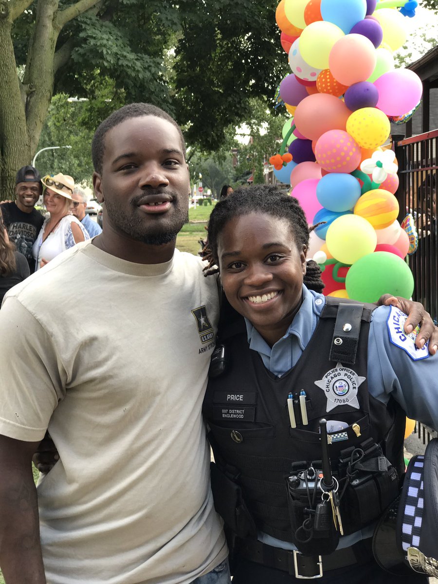 SolowKid's tweet image. This what you call unity this what you call power this what you call respect this what you call community leaders much love to Joe king no mom for showing us so much love #People #Love #Chicago #CPD #Community #Activists #Gods Gorillas✊️💯💯let your voice be Heard