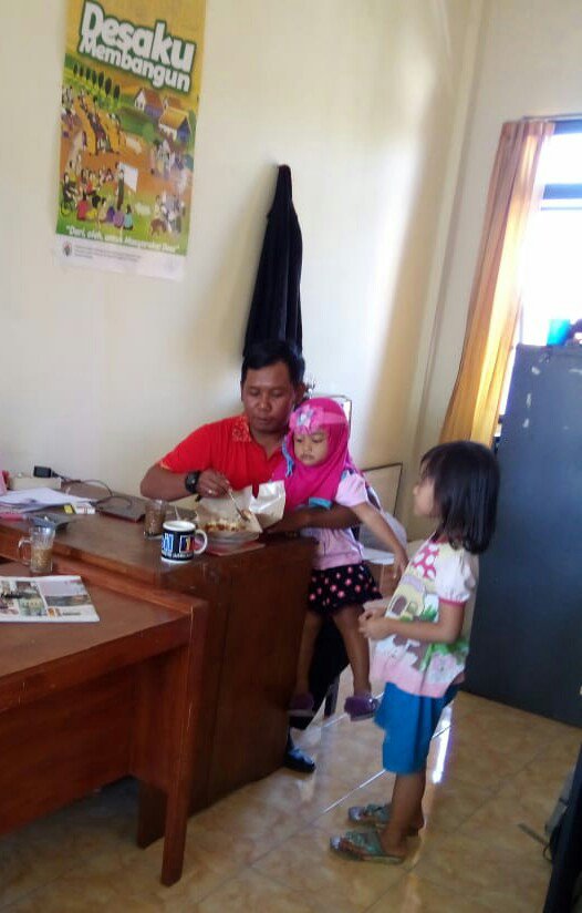 dhorocecep's tweet photo. Selamat Hari Anak Nasional semoga Masa depanmu selalu ceria, disadari atau tidak.  Kamilah/ generasi sekarang yang bertanggung Jawab untuk mempersiapkan  Masa Depanmu Nanti
#saveourchildren
#harianaknasional
@jokowi 
@EkoSandjojo 
@taufikmadjid71
@DewantoAndry
@P3mdBanyuwangi https://t.co/T16W0IEC3L