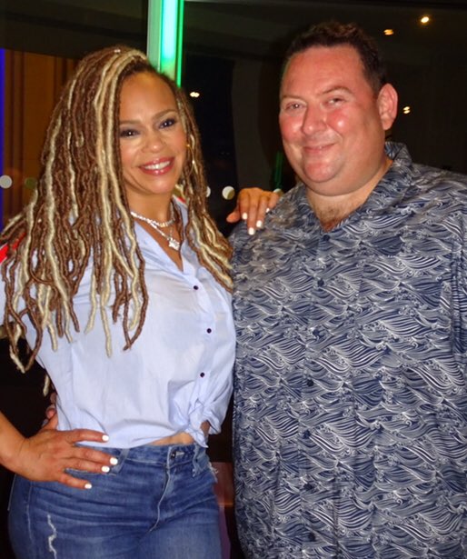 JUMPINSOUNDS's tweet photo. Such a great honour to meet this lady after following her career since the start back in 95 @faithevans the real First Lady of R&B hip-hop, a huge thank you to @Musicalize for the opportunity 🙏🏻 #TheKingAndITour #FaithEvans #Indigo2 #Theo2 #Musicalize #JUMPINSOUNDS https://t.co/rb0iwyiN3o