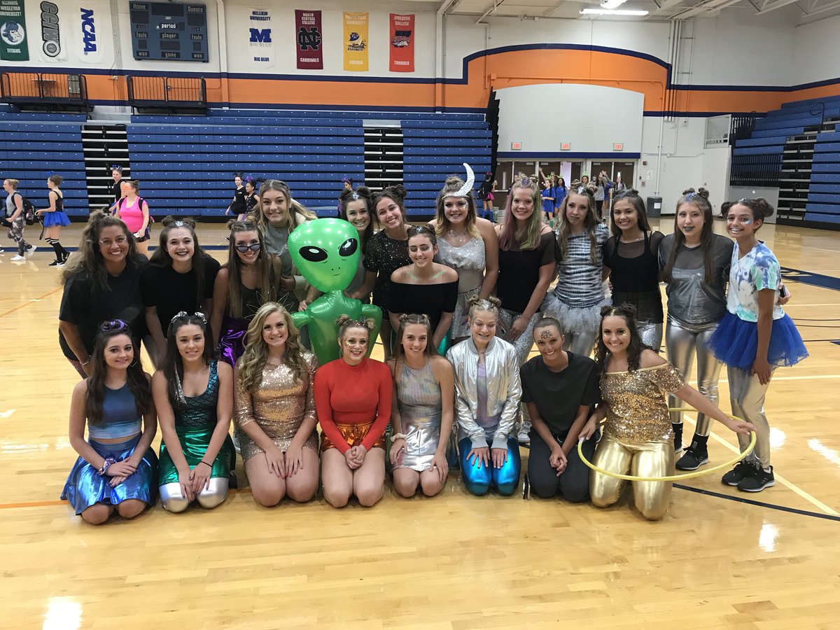CGHS_danceteam's tweet photo. Space Them aka #teamturntup! Having a blast at camp and working hard! @udadevon ππ―ββοΈ https://t.co/GFRuiS9vnf
