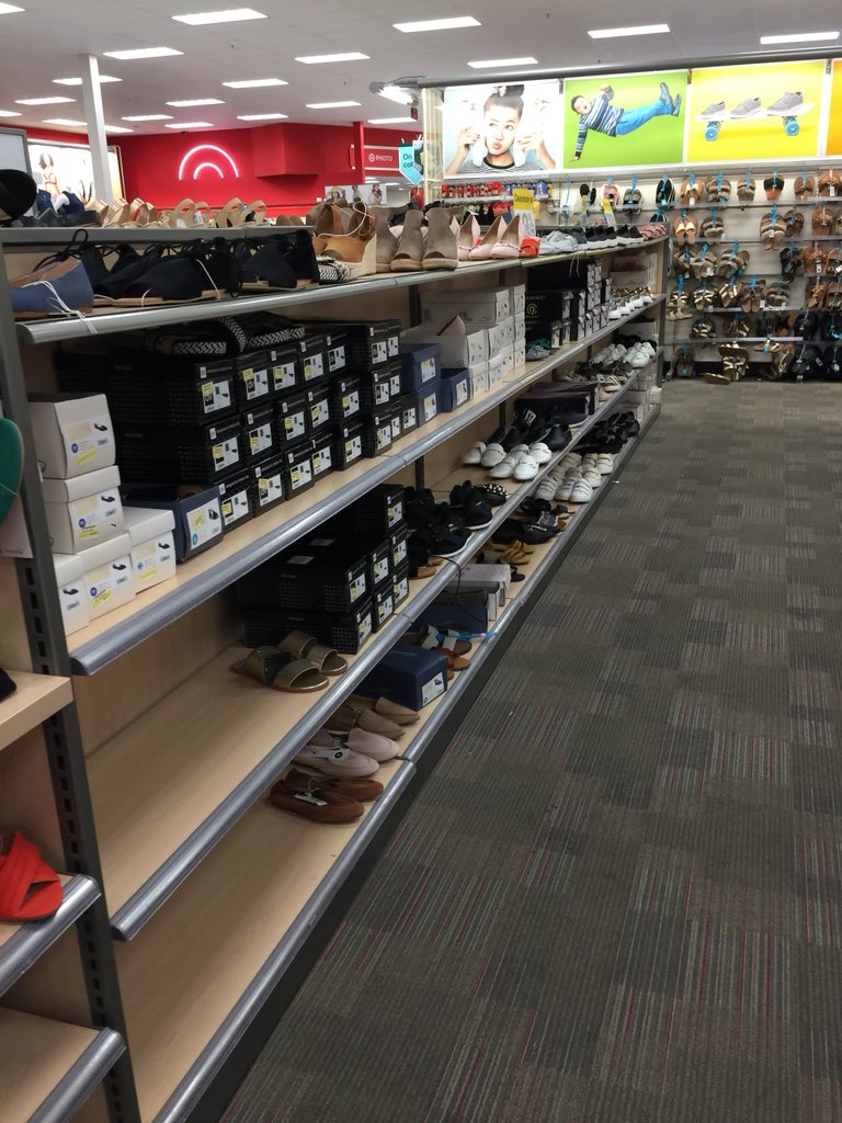 naranjo_stacey's tweet photo. Re-worked clearance to make it more shoppable and to create room for new merchandise (that back wall got some love too, no worries). Oh the kids clearance though 😱 .. hopefully I’ll get that sorted out after intimates tomorrow..#target #targetvisuals #visualmerchandising #vml https://t.co/PvO9q9ORpU