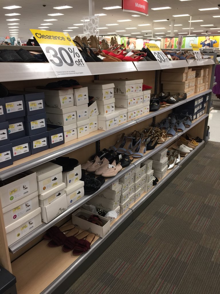naranjo_stacey's tweet photo. Re-worked clearance to make it more shoppable and to create room for new merchandise (that back wall got some love too, no worries). Oh the kids clearance though 😱 .. hopefully I’ll get that sorted out after intimates tomorrow..#target #targetvisuals #visualmerchandising #vml https://t.co/PvO9q9ORpU