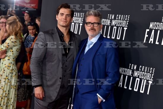 HenryCavillPo's tweet photo. #MIUSPremiere 🇺🇸 |  Outra dupla que deu certo! #HenryCavill e o diretor @chrismcquarrie!--- 📷: REX

#AugustWalker👨🏻⛏ #MissionImpossible #MissionImpossiblefallout #MissaoImpossivel6 #MI6 #TeamHammer #TimeMartelo https://t.co/ASp13Cl4aG