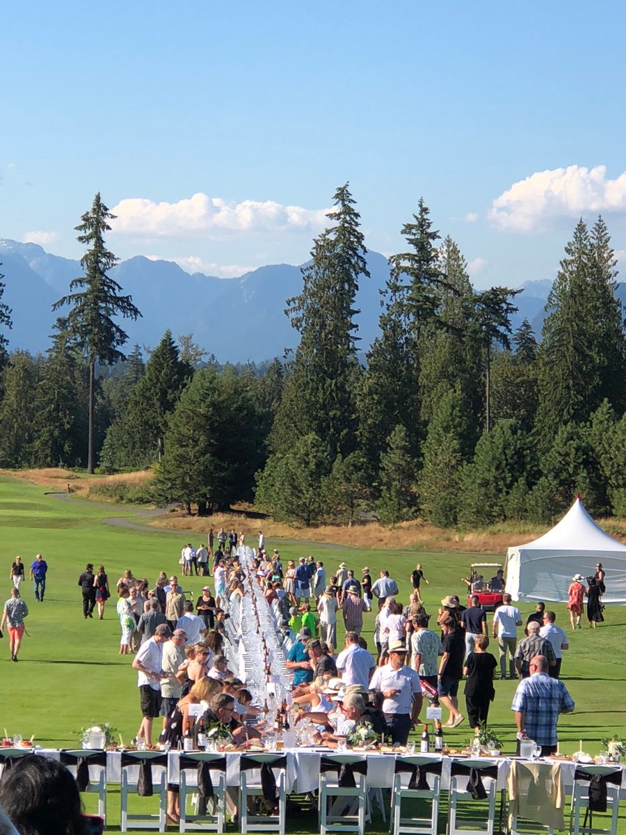 ColwinGroup's tweet photo. #teamcolwin enjoying a beautiful Sunday dinner with ⁦@drive_cure⁩! Thank you for the beautiful setting.  #feastonthefairway https://t.co/bmje6nej1N