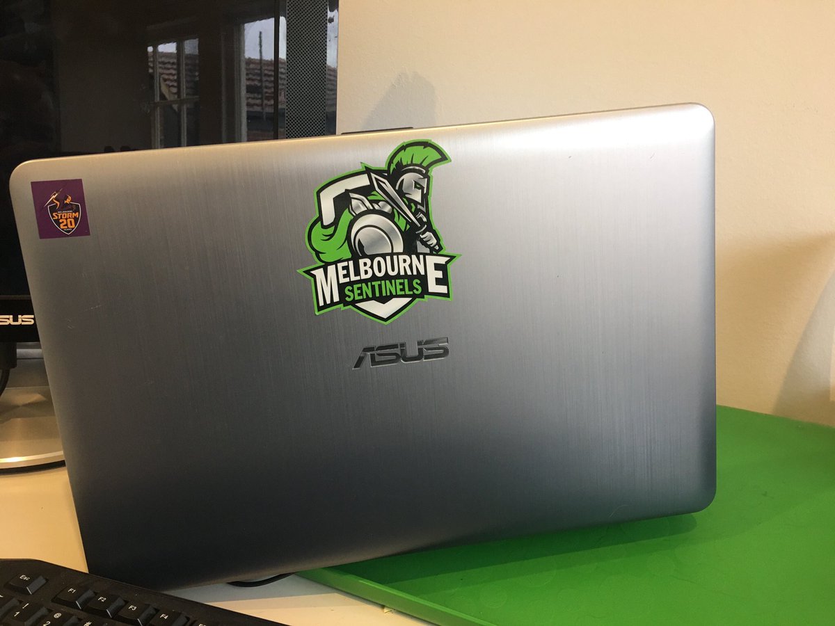 Cheers to <a href="/sportmeister_/">Chris Meister 🏏⚾️🏈🏒</a> for sending us this image of his newly decked out laptop!