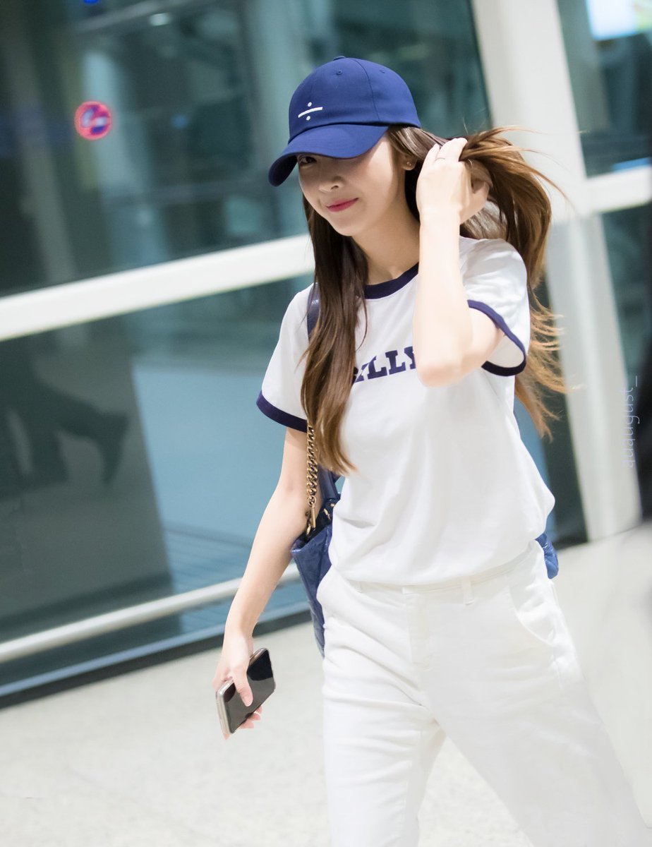 180722 #jessica #jessicajung #鄭秀妍 #정수연 arrival at #hongkong airport PART 1